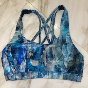 Sport bra Lululemon free to be serene size 4 blue Euc